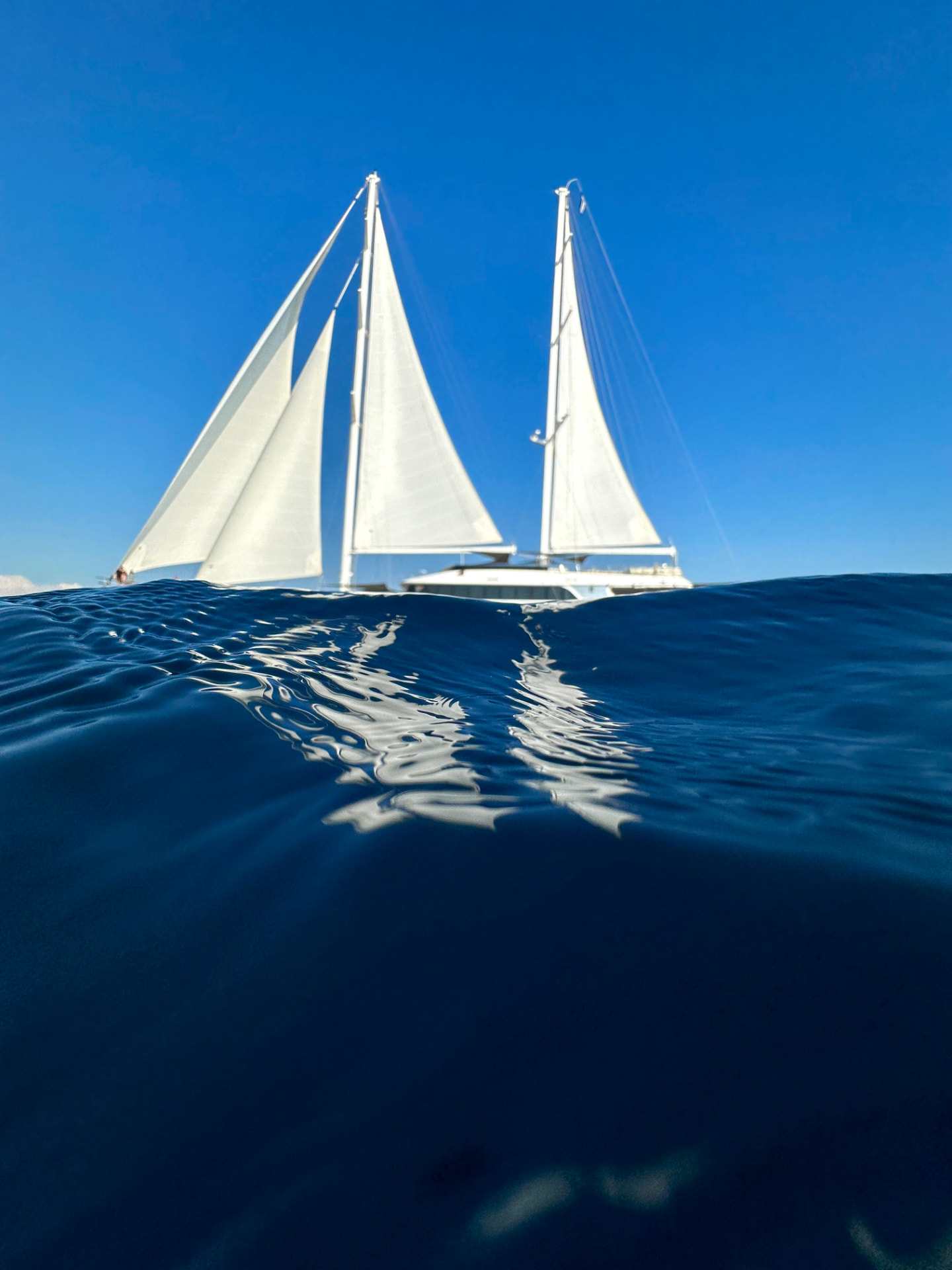 Lady Gita under full sail seen from the waterline