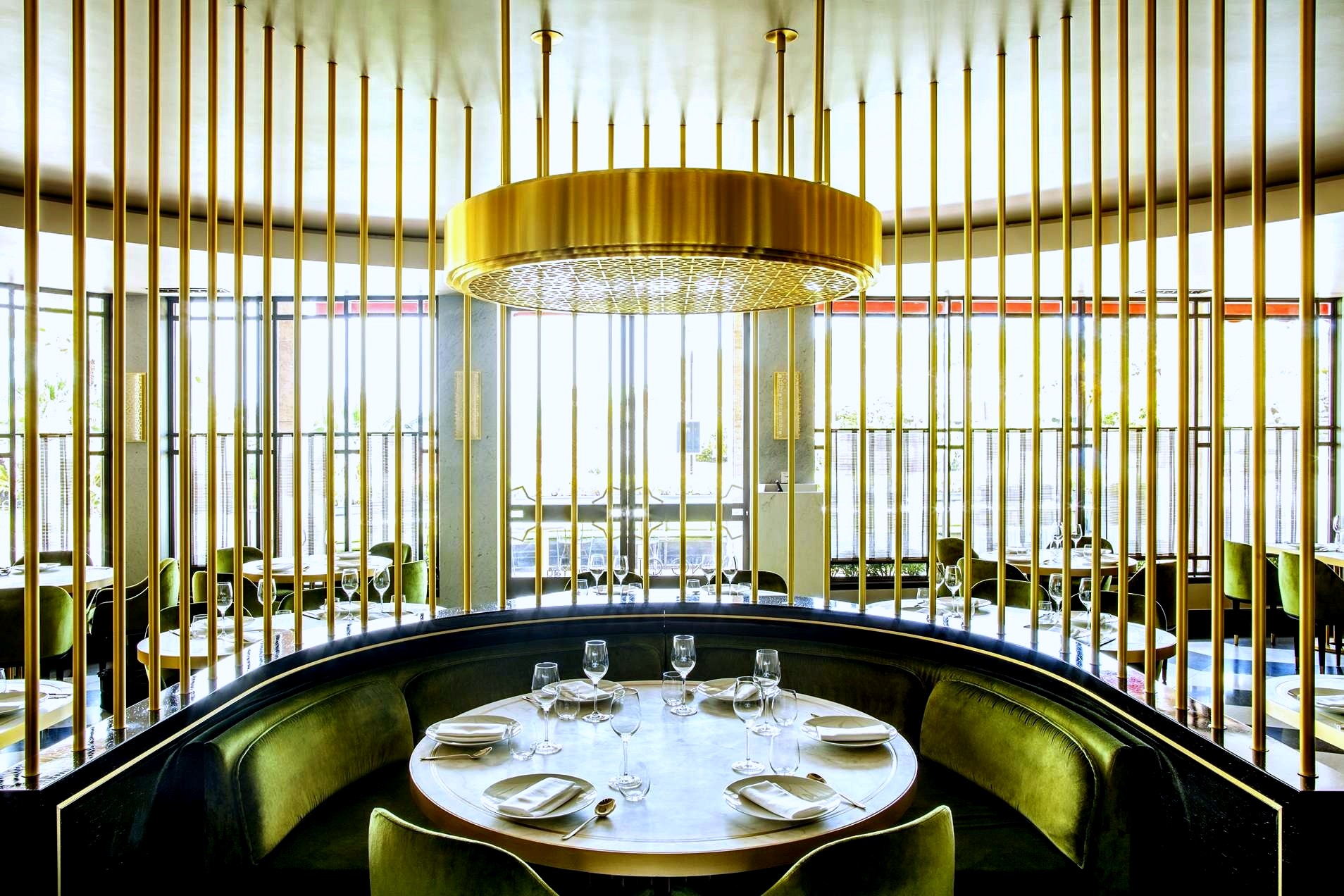 The golden dining room at Song Qi Monte-Carlo